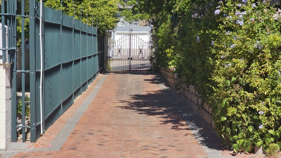 To Let 4 Bedroom Property for Rent in Hout Bay Western Cape